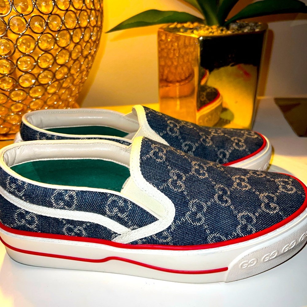 Women’s Gucci slip on sneaker 7.5 authentic